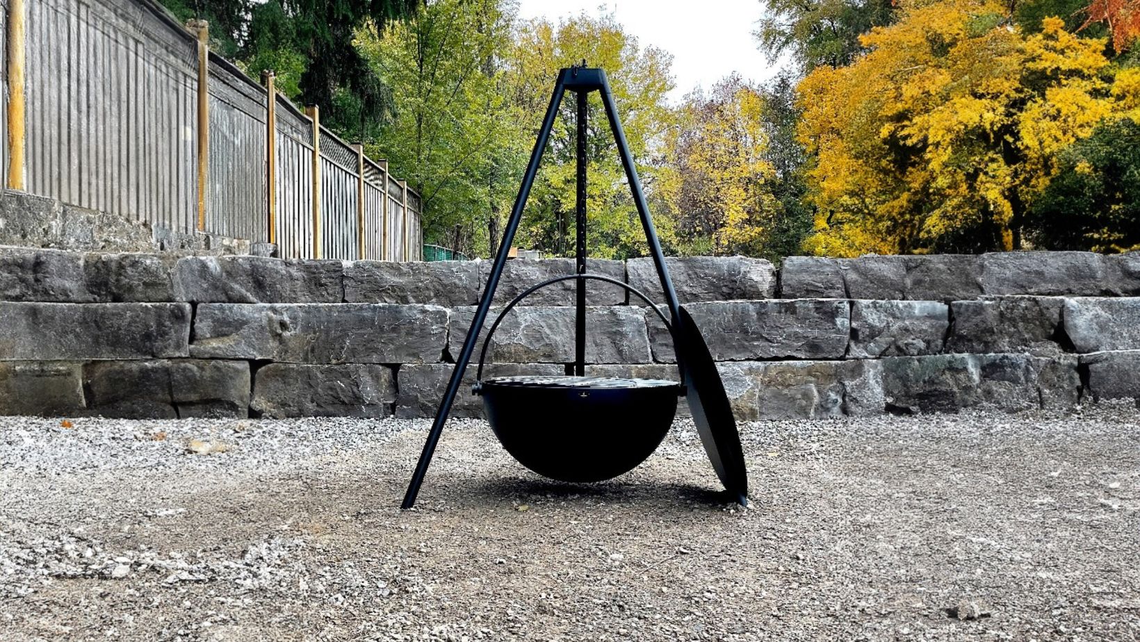 Hanging cauldron 2025 fire pit